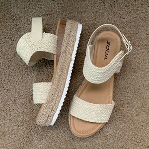NWOB Soda Platform Sandals